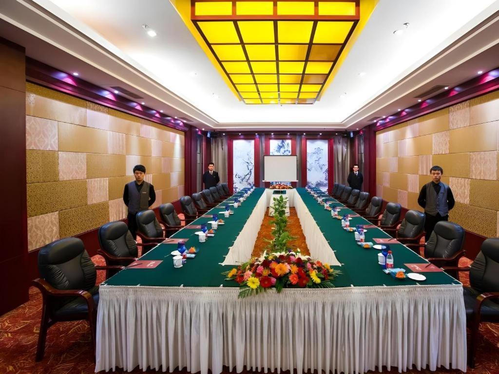 Feicheng Blossom Hotel Екстер'єр фото