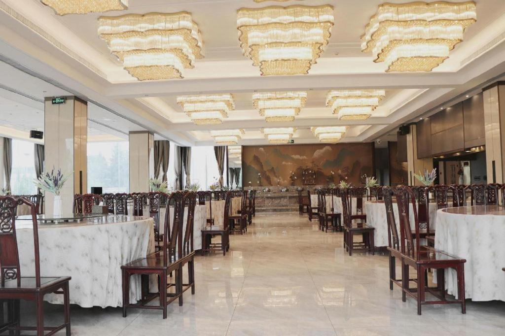 Feicheng Blossom Hotel Екстер'єр фото