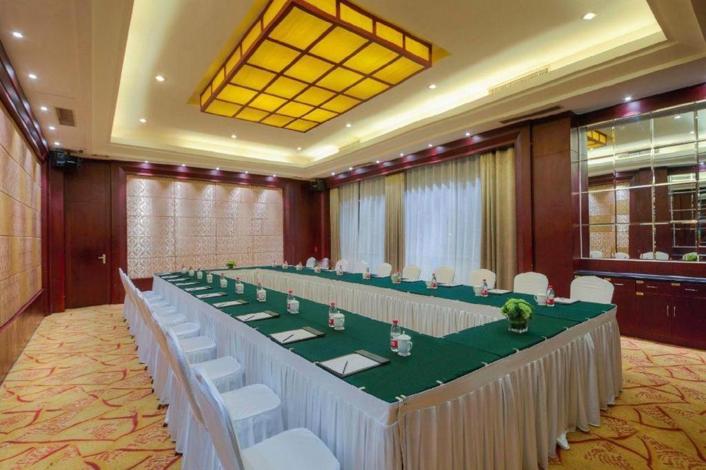 Feicheng Blossom Hotel Екстер'єр фото